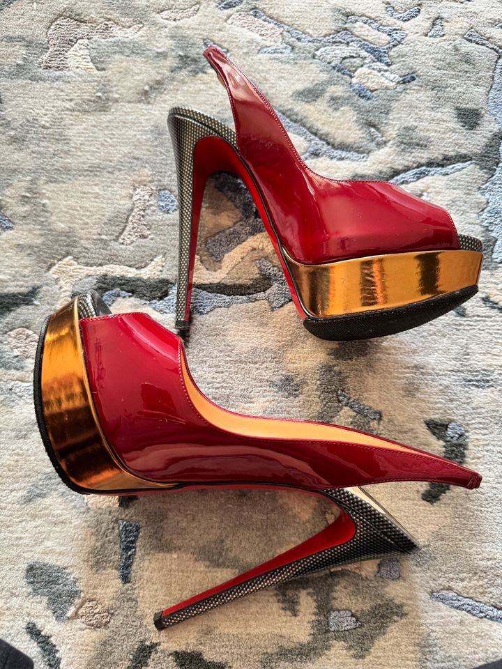 Christian Louboutin Pumps , Gr.37,5 in Berlin