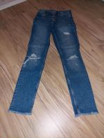 Modische Jeans mit Löcher Gr. 158 H&M Niedersachsen - Dassel Vorschau