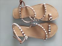 Sandalette mit Perlen Zehentrenner braun Gr. 38 ** NEU Hessen - Nidderau Vorschau