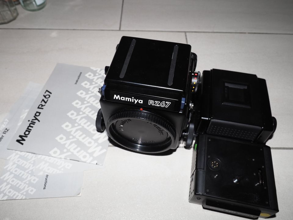 Mamiya RZ67 Professional  Lupensucher, Magazin,Winder II   Top in Wiesbaden