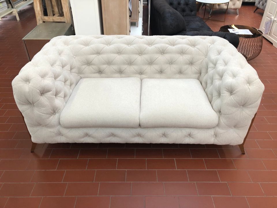 NEU Sofa, Chesterfield, 2-Sitzer, Stuktur, Beige/Gold statt 1489€ in Bremen