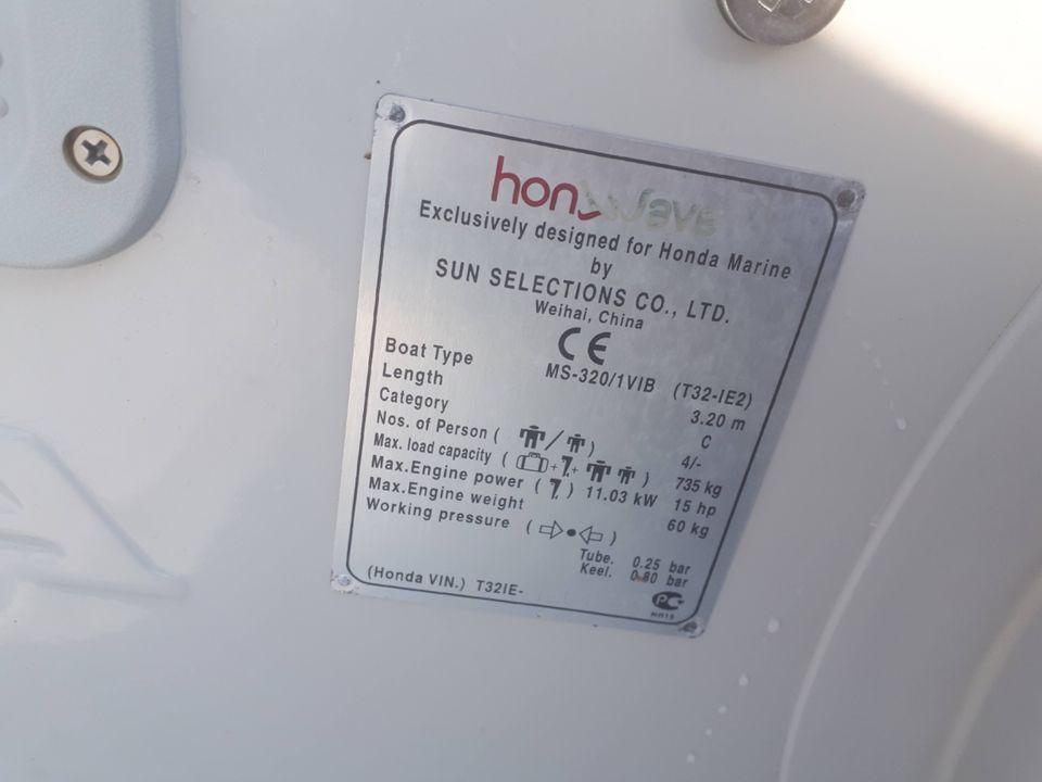 Honda Honwave T32 Luftboden Schlauchboot mit 15PS Außenbordmotor in Lindberg