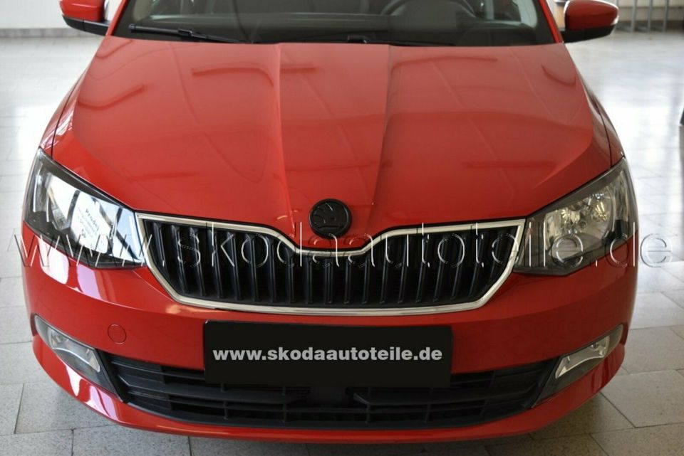 NEW SKODA Emblem Logo BLACK - original - SKODA / 55€* in Würzburg