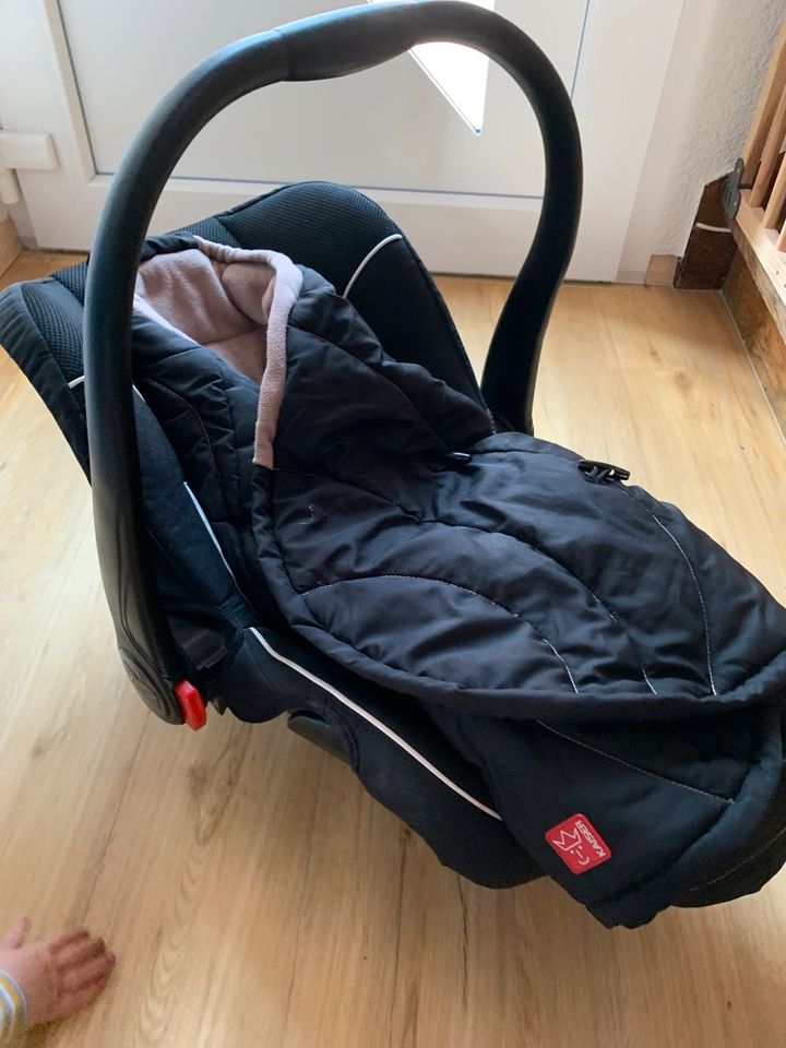 Babyschale ABC Design mit Einschlagdecke Maxi Cosi in Rannungen