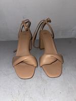 Sandalen beige Blockabsatz Niedersachsen - Langenhagen Vorschau