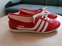 Rote Sneaker Bothfeld-Vahrenheide - Sahlkamp Vorschau
