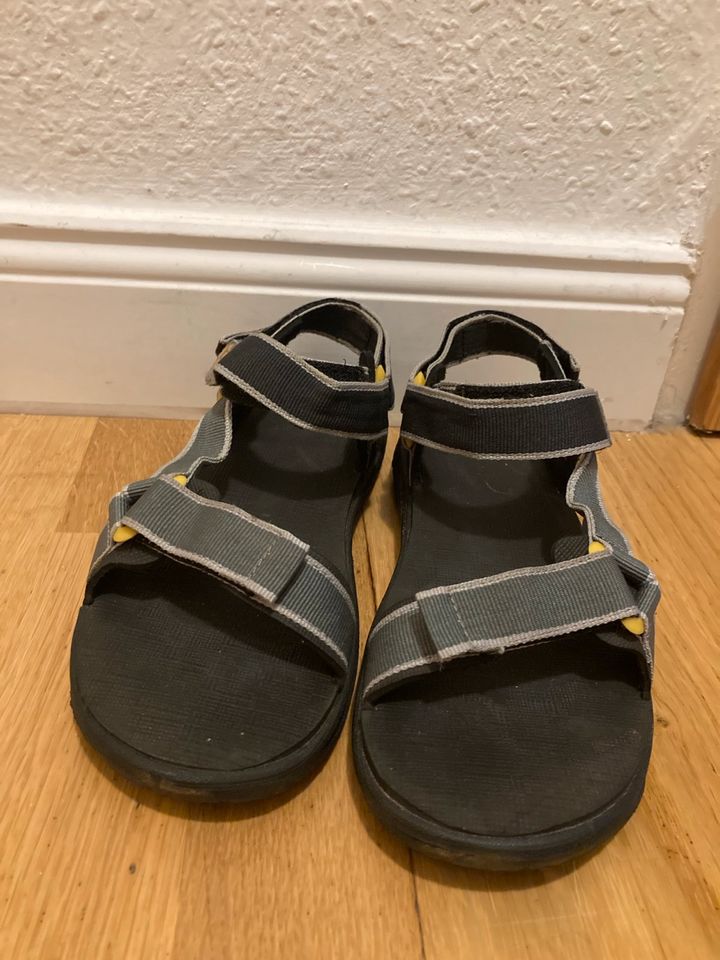 Kinder Sandalen Kinderschuhe Jack wolfskin grau 33 in Ahaus