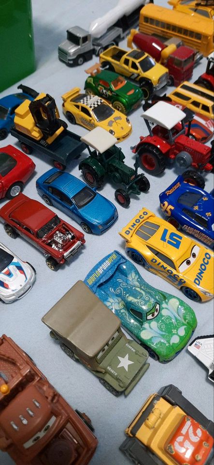 Über 125 Siku,  Matchbox Spielzeugautos Konvolut in Dillenburg