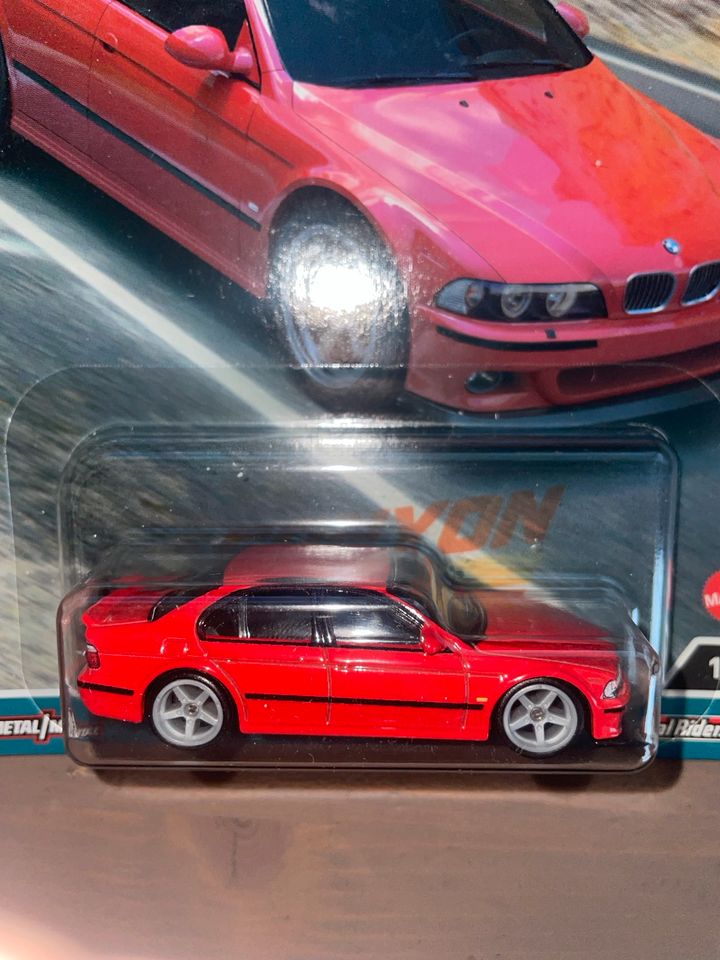 Hot wheels car Culture premium 01 bmw m5 rot in Magdeburg