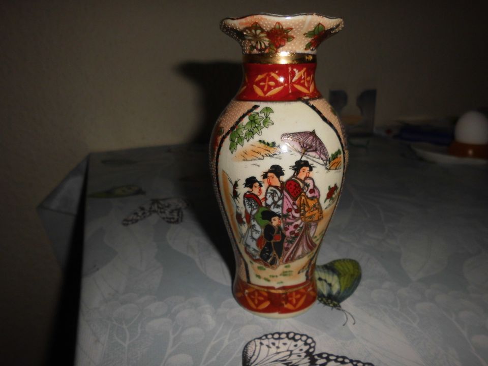 3 chinesische   Vasen u. 2 schmuck dosen in Bonn