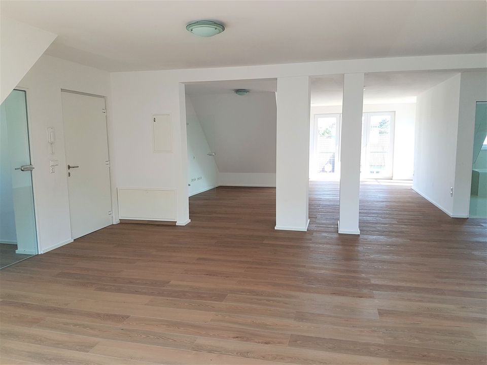 Einmalige Zukunftsinvestition in moderne, kernsanierte 3,5 Zi.-Wohnung mit ausgebautem DG in Stuttgart