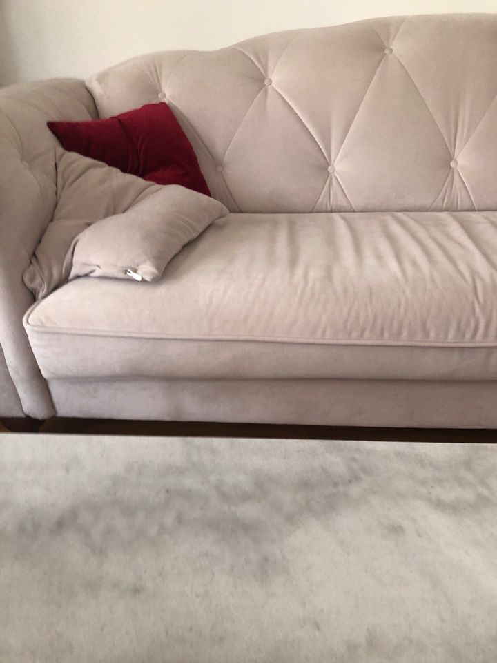 Beige samt Sofa 2er und 3er chesterfield ähnlich in Hamburg