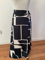 NEU Edler Wickelrock Satin schwarz / creme Gr. 36 / S Saarland - Schmelz Vorschau