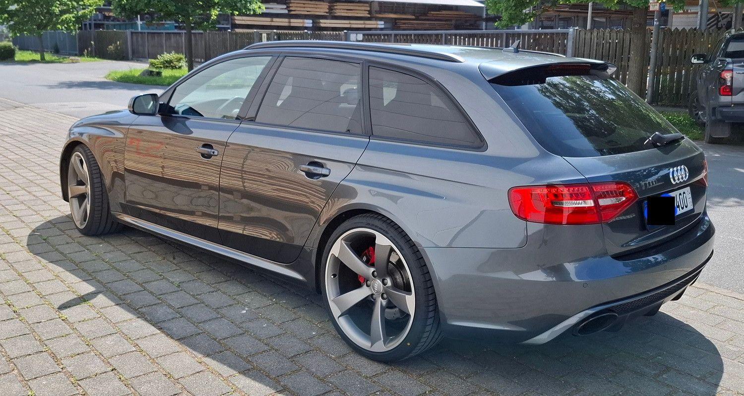 Abbildung des Autos Audi RS4 4.2 FSI S troni…