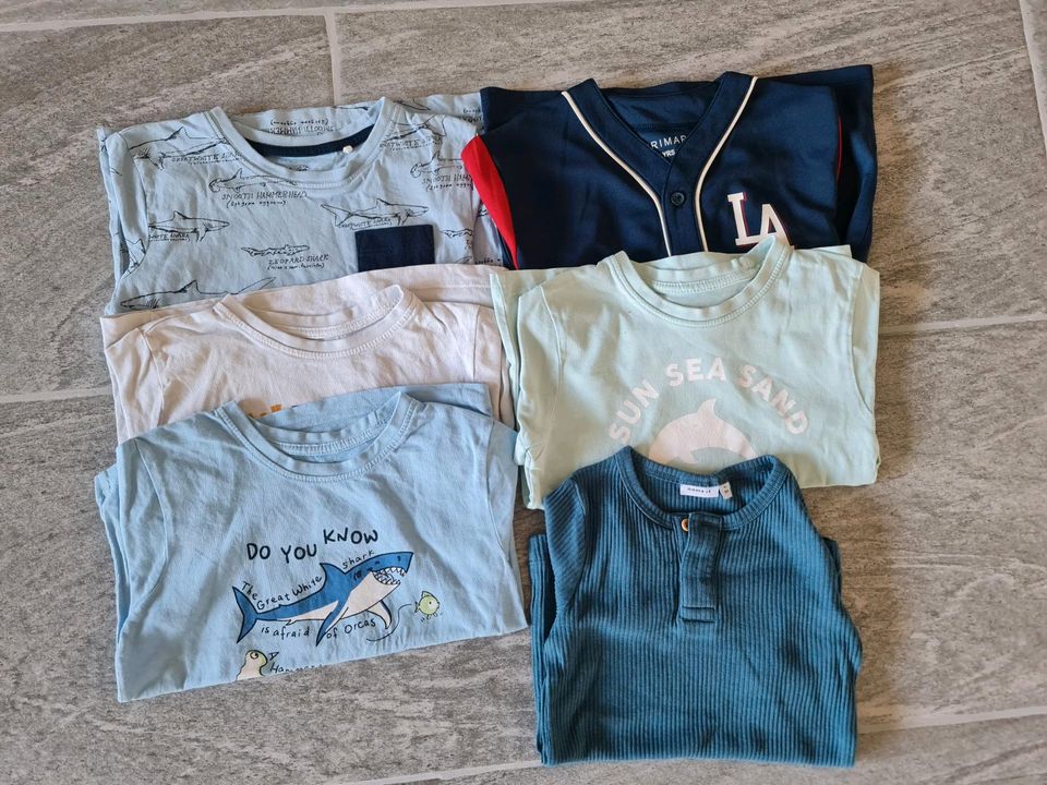 Kleiderpaket Jungen 104/110 Pullover T-Shirts in Neu Wulmstorf