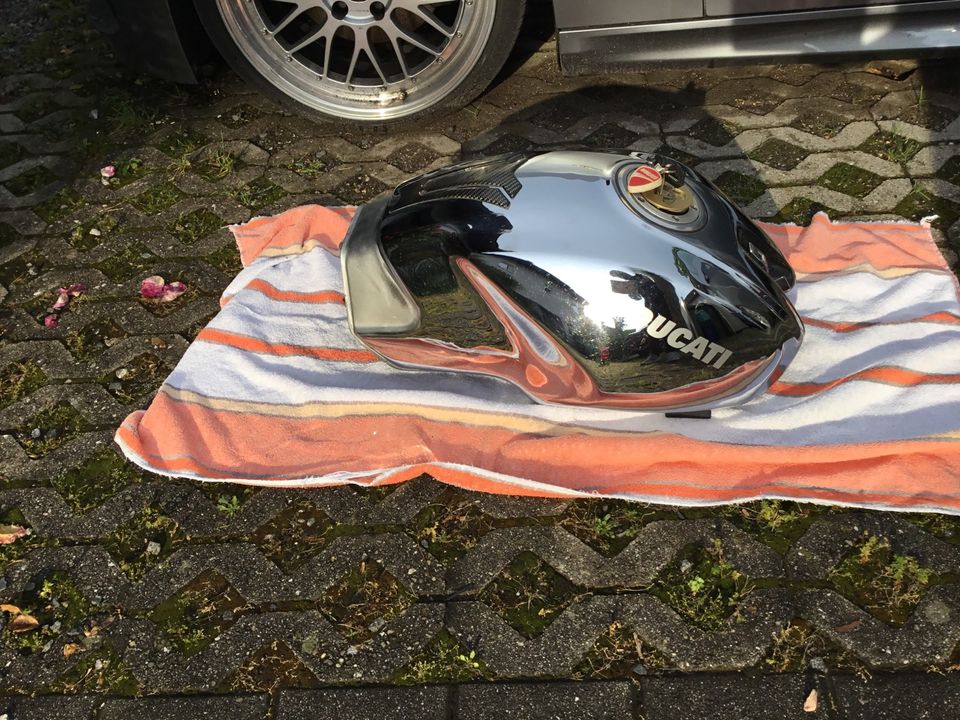 Ducati Benzin Tank in Chrom in Laudenbach