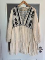 ZARA Kleid L Boho Ibiza beige Stickerei Niedersachsen - Wildeshausen Vorschau