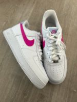 Nike Air Force 42 Neu weiß beere Baden-Württemberg - Leonberg Vorschau