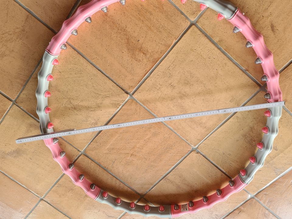 Schöner Hula-Hoop-Reifen mit Noppen in Lichtenau