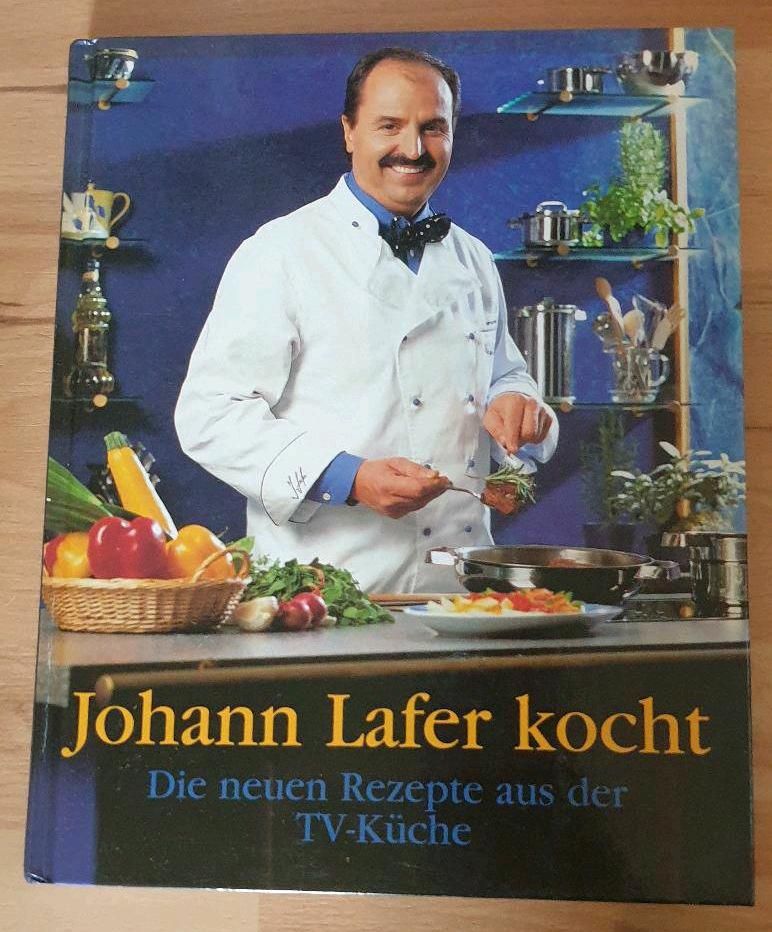Kochbücher von Biolek, Lafer, Mälzer, Meuth und Neuner-D. in Stuttgart