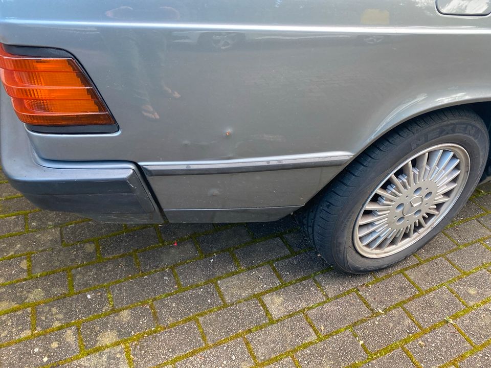 Mercedes Benz 190 E in Achern