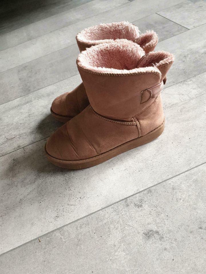 Winterboots / Winterstiefel Gr. 31 in Mielberg