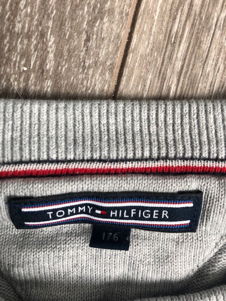 Tommy Hilfiger strickpulli gr 176 in Apen