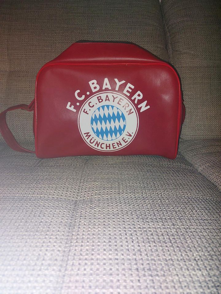 FC BAYERN MÜNCHEN Tasche mit Henkel , rot in Hackenheim