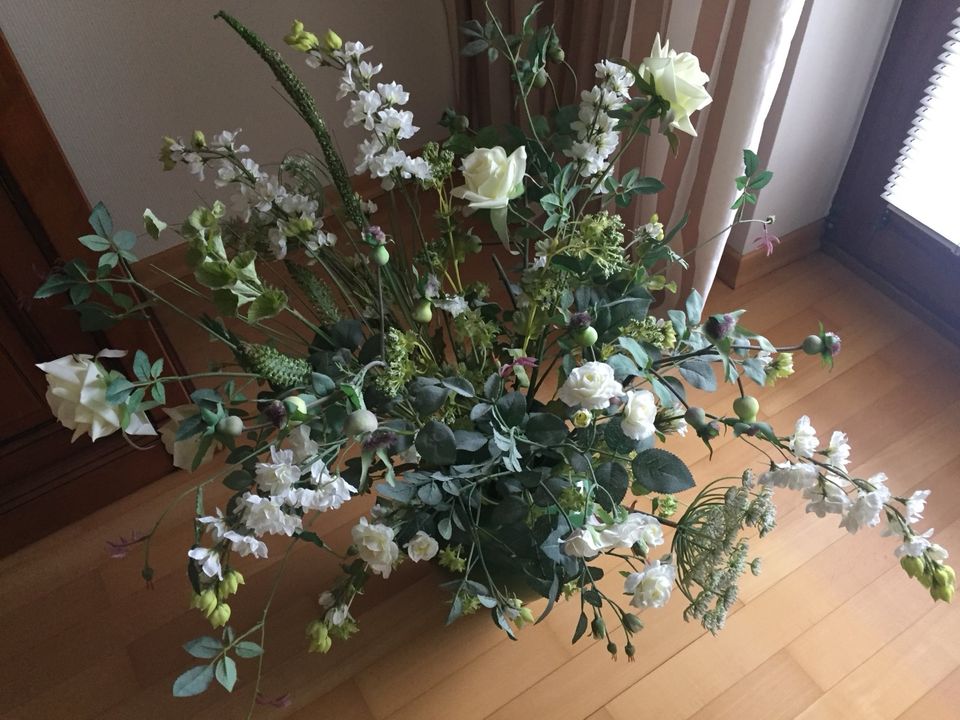 Seidenblumenstrauß mit passender Vase in Hamburg