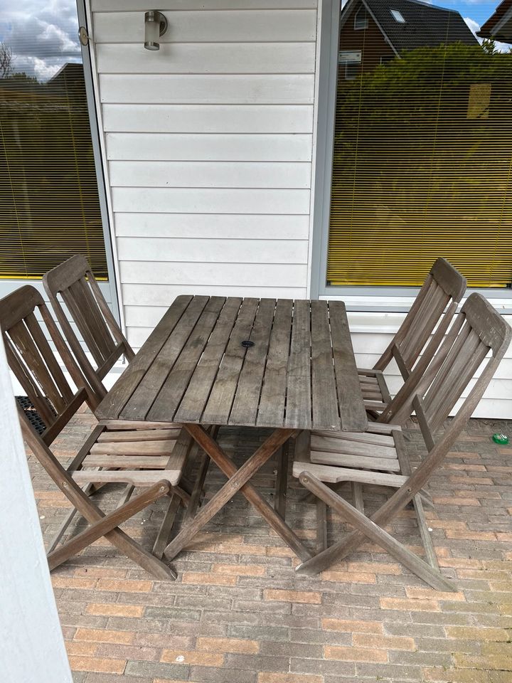 Gartenmöbel Tisch mit 4 Stühlen in Ibbenbüren