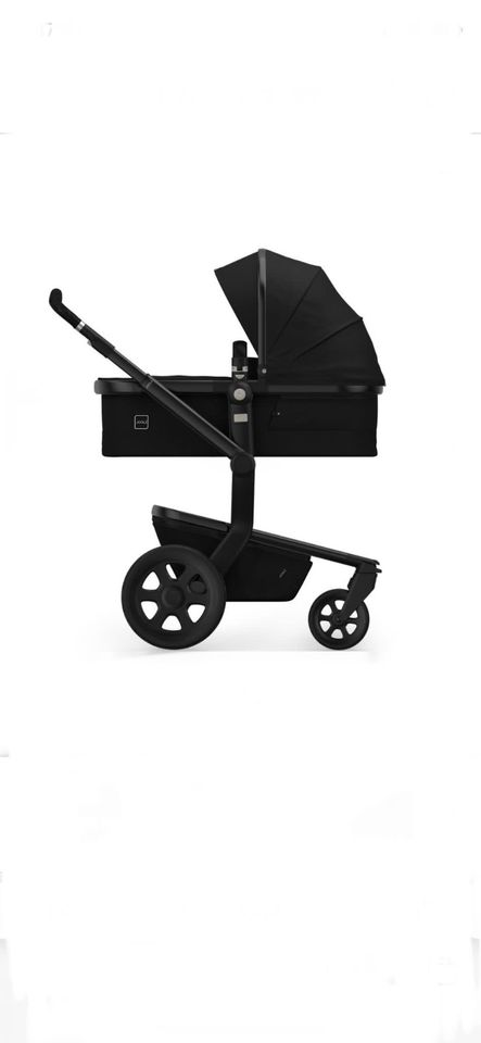 Joolz Day 2 Black Kinderwagen mit Babyschale in München