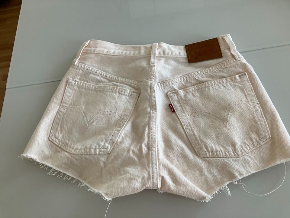 Levis Shorts xs rosa / apricot in Kasendorf