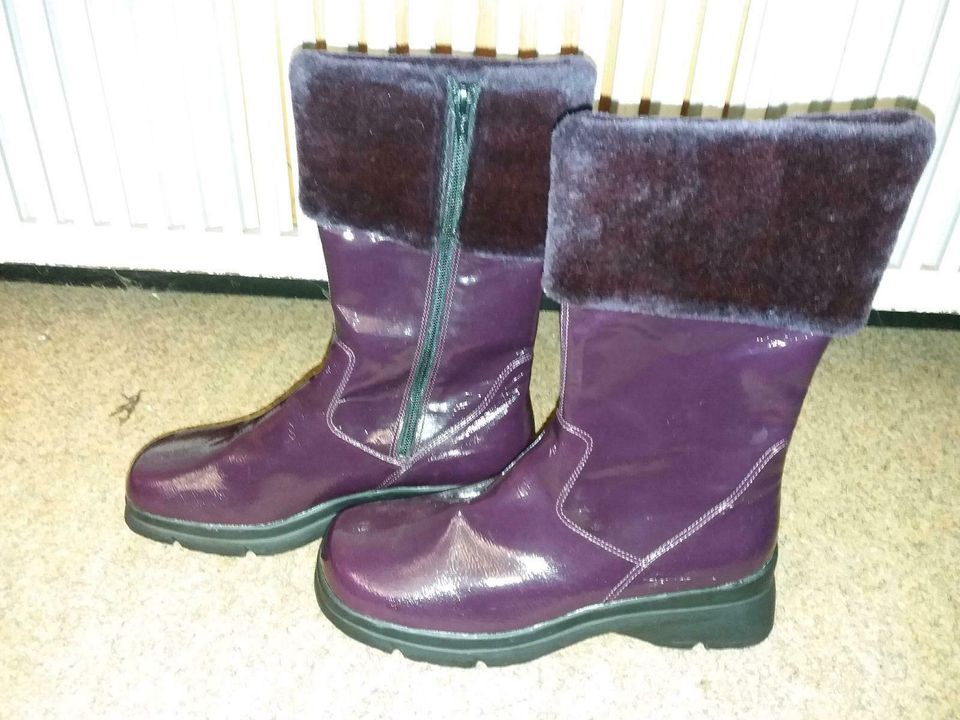 Neue lila Stiefel in Größe 40 in Saarbrücken