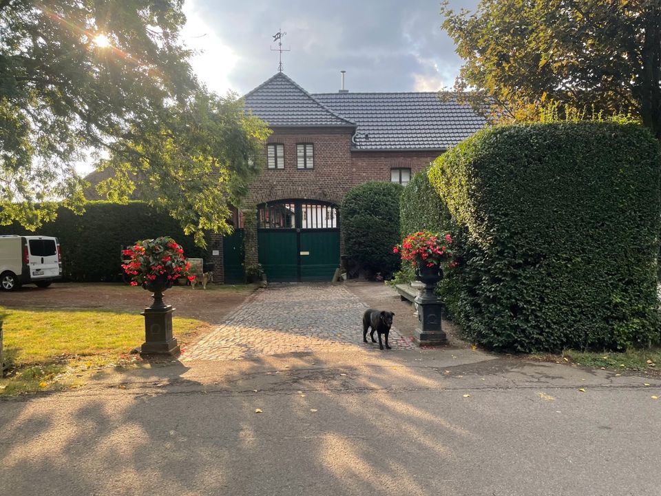 Exklusive Hofanlage in Alleinlage, Reiterhof, Hundehof mit Weiden in Düsseldorf