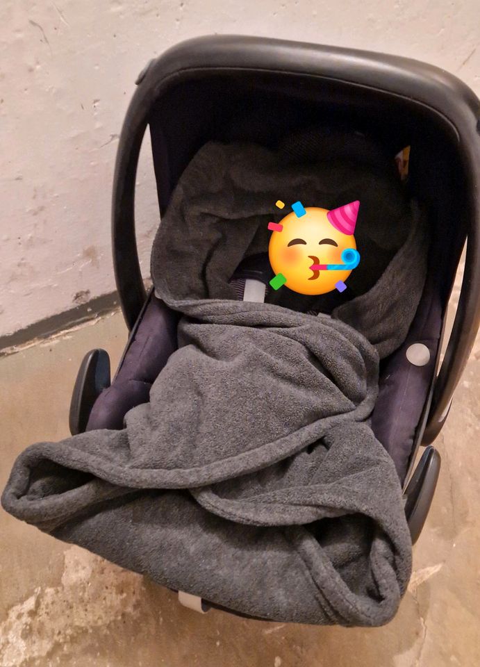 Maxi Cosi Pebble Babyschale inkl. ZUBEHÖR in Gera