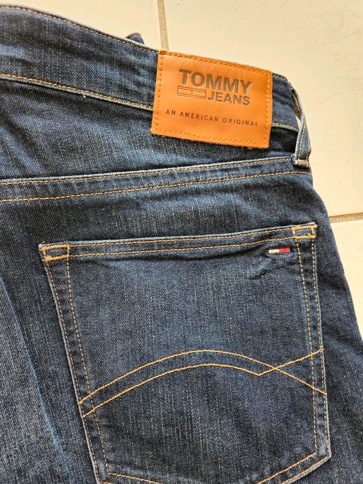 Herren Jeans von Tommy Jeans 34/36 in Brekendorf