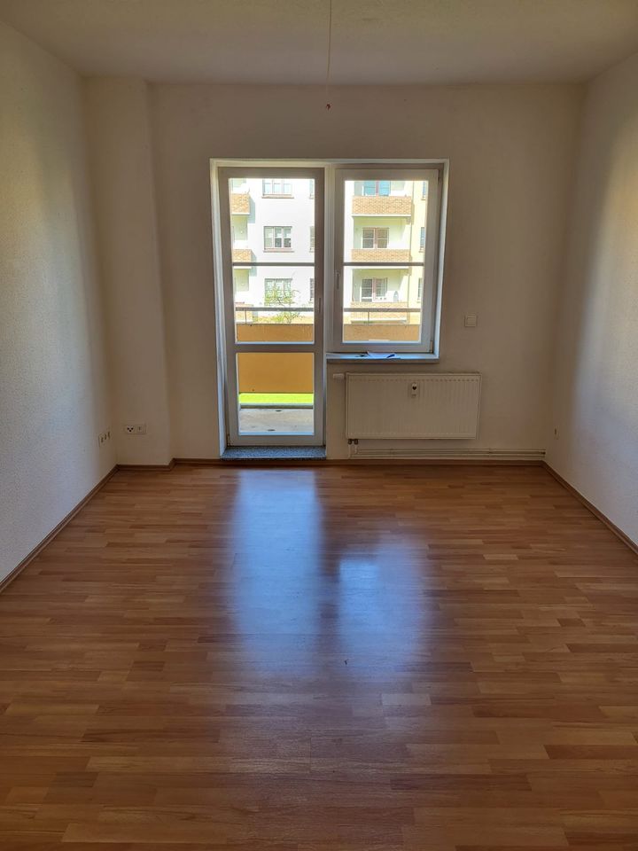 Sehr schöne 2 Raum Wohnung mit Balkon in Magdeburg Rothensee in Magdeburg