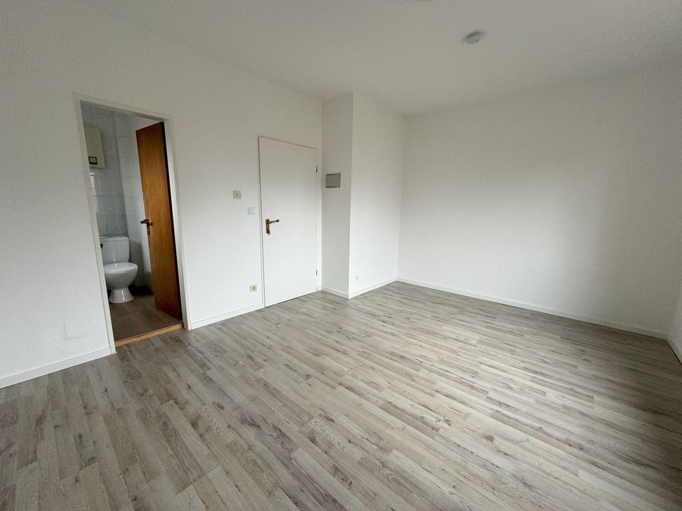 ***WG-Neugründung*** nach Renovierung in Eschborn (5er WG) + 1x Appartment in Eschborn