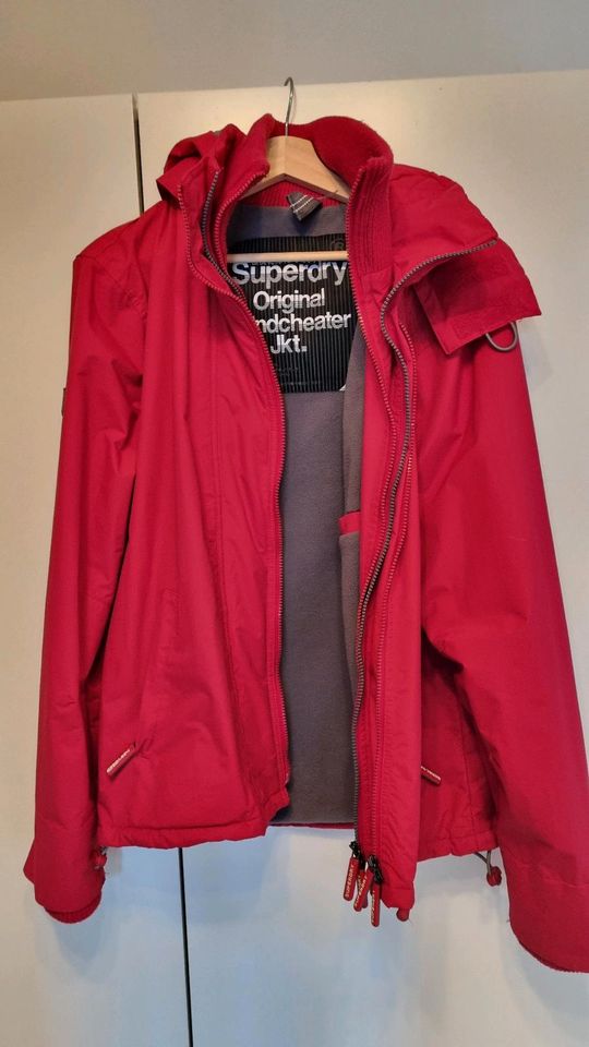 Rote Superdry Jacke in L in Hamburg