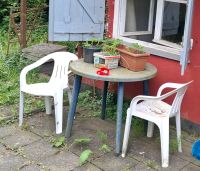 Gartentisch und 2 Stühle zu verschenken Nordrhein-Westfalen - Solingen Vorschau