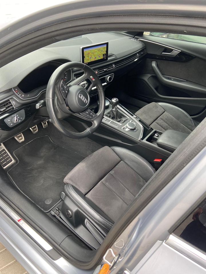 Audi A4 2.0TDI 3xmal SLine Virtual/AHK/Alcantara/ in Erfurt
