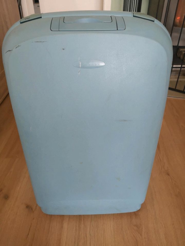 Hartschalen Koffer Roncato hellblau Größe M gebraucht in Schleiz