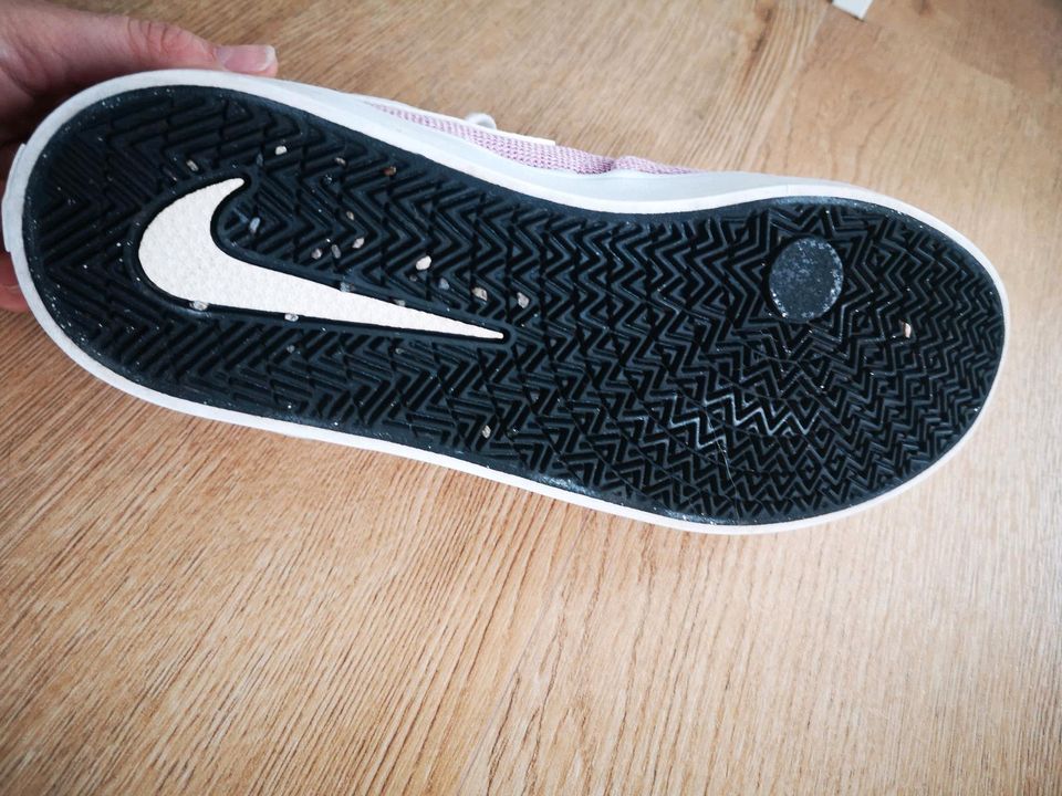 Nike Schuhe kaum getragen in Freisen