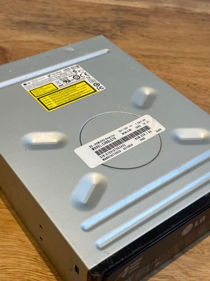 LG Super Multi Blu-ray BD-ROM / DVD Brenner intern SATA in Augsburg