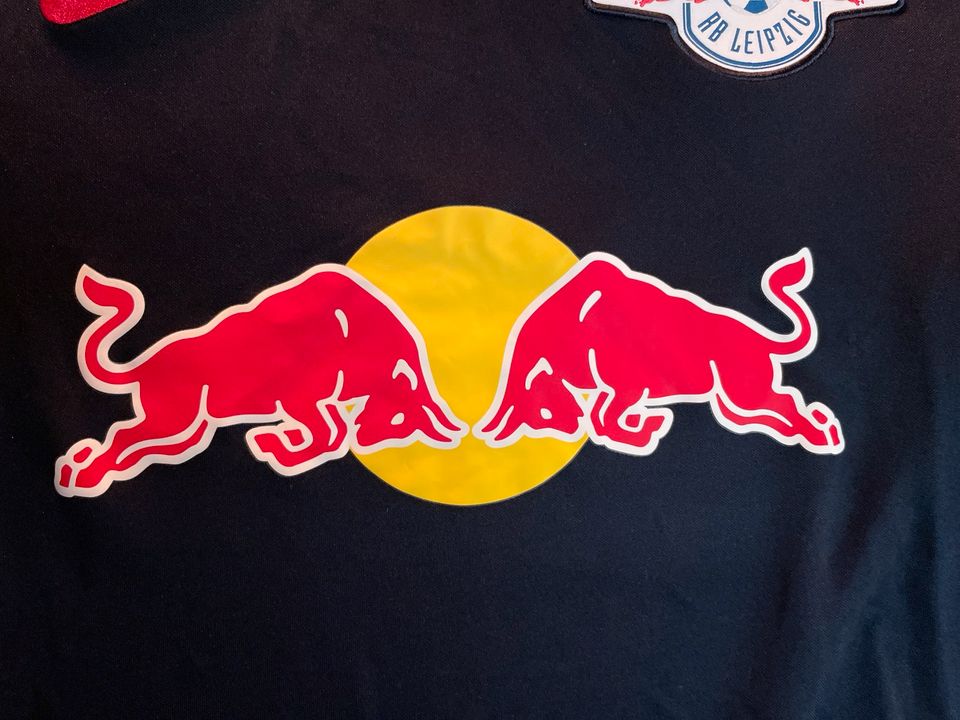 RB Leipzig Trikot „Die Roten Bullen“ Nike Engineered M Neu Dunkel in Berlin