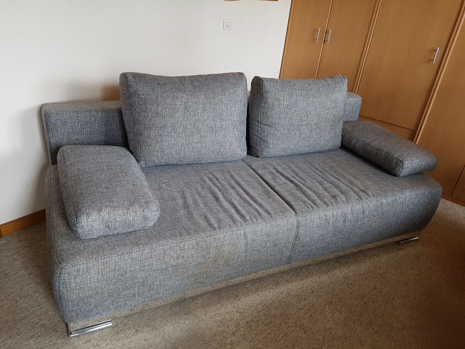 Sofa / Polsterliege mit Schlaffunktion und Bettkasten, ausziehbar in Ohmden