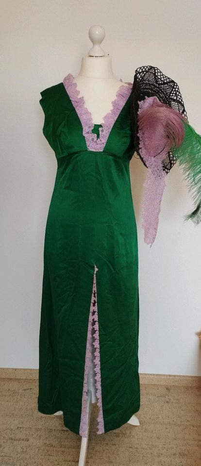 Fasching Karneval Kleid mit Hut Federn elegant in Rieden a. Forggensee