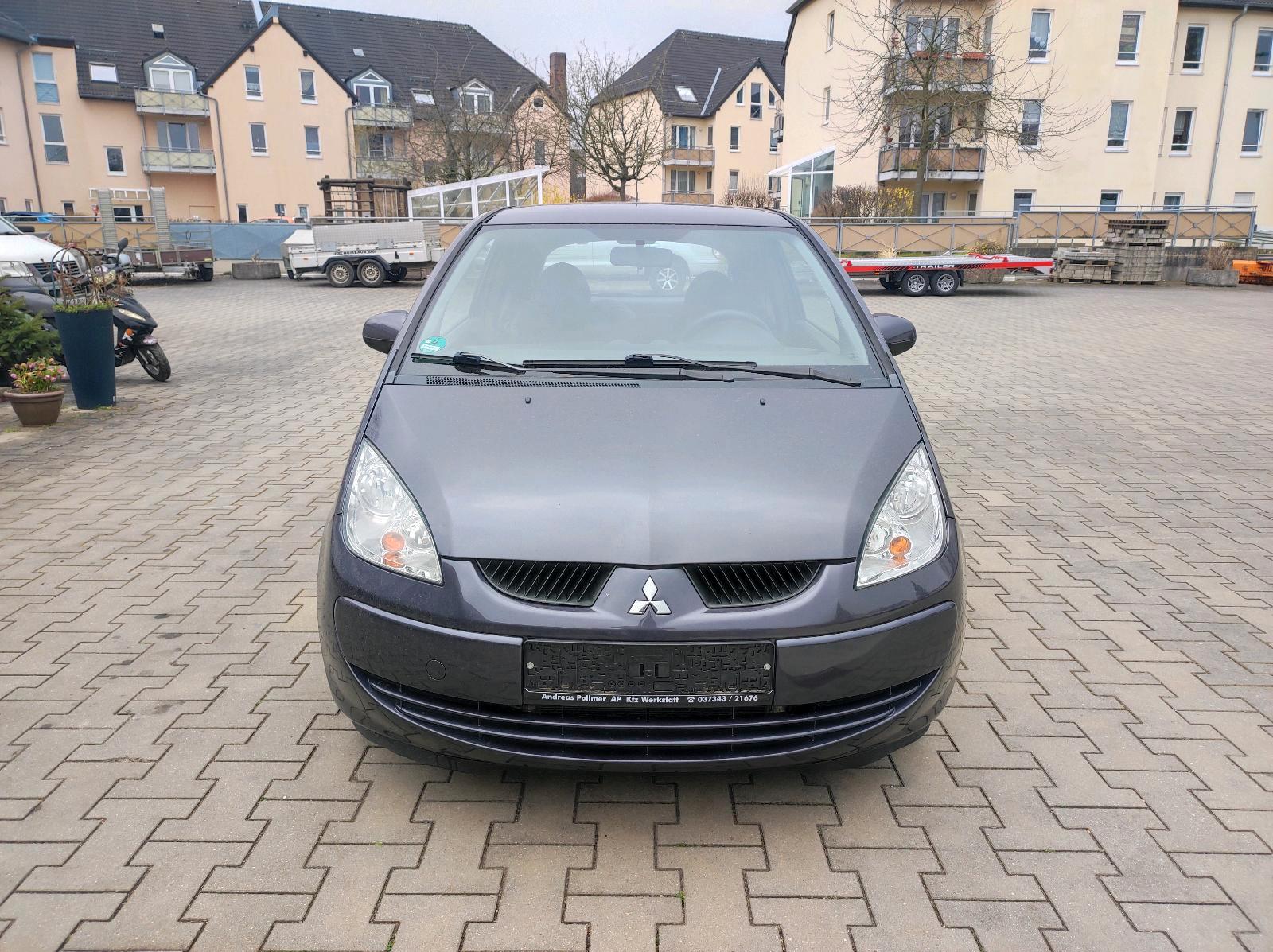 Abbildung des Autos Mitsubishi Colt &#x2F; 1…