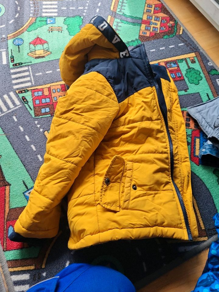 Kinder Jacke  Jacken  Winter Sommer Set Kleidung in Osterode am Harz