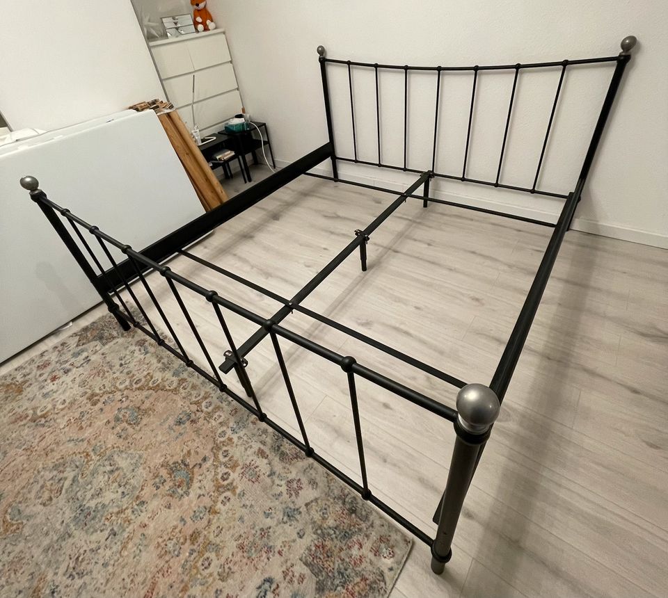 Bett aus Metall Metallbett schwarz in Gelsenkirchen